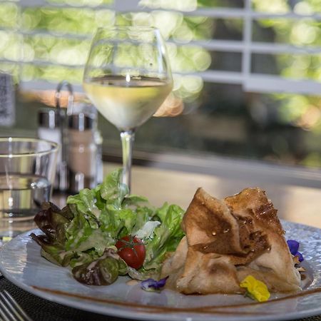 Logis Hotel Restaurant Des Acacias Lille Neuville En Ferrain Невиль-ан-Феррен Экстерьер фото