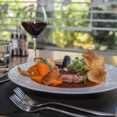 Logis Hotel Restaurant Des Acacias Lille Neuville En Ferrain Невиль-ан-Феррен Экстерьер фото