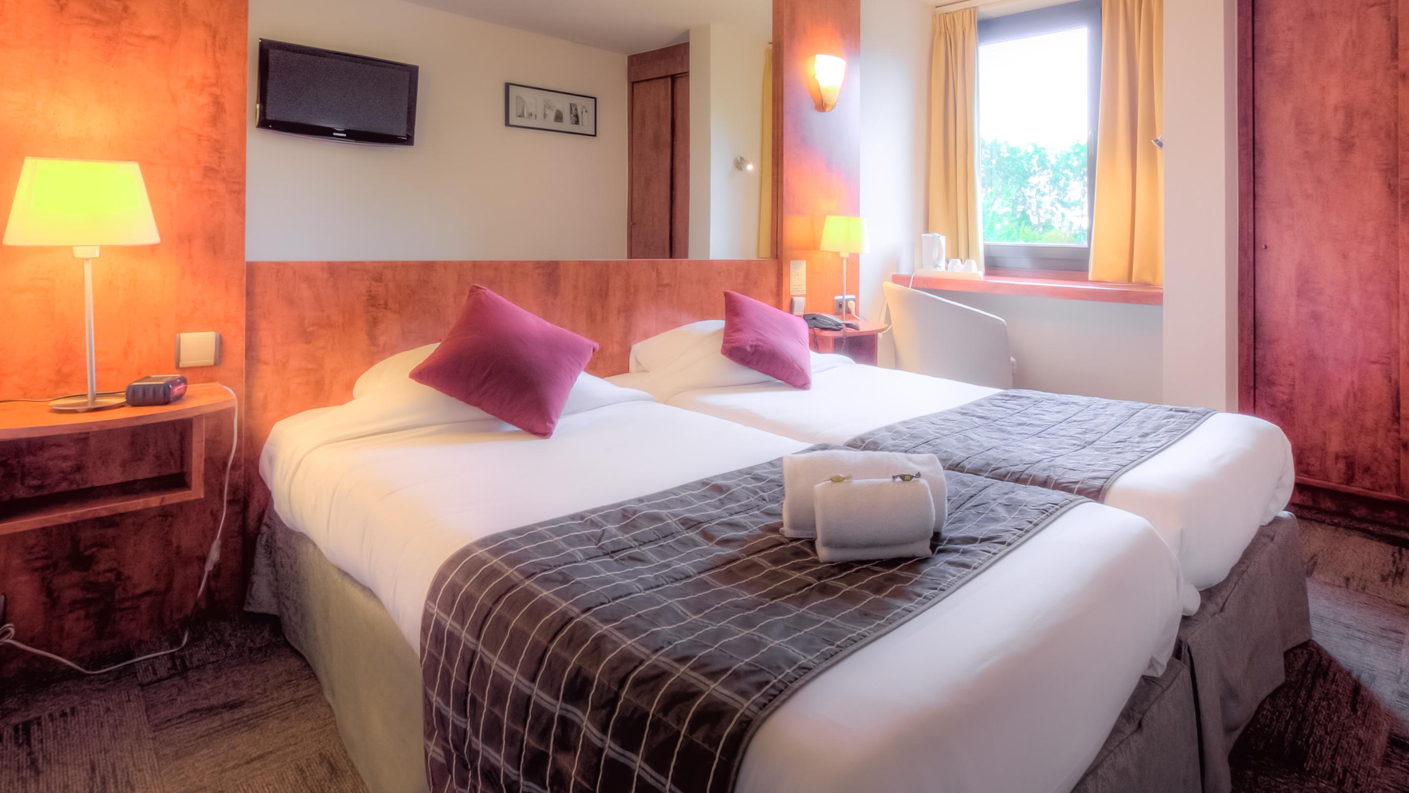 Logis Hotel Restaurant Des Acacias Lille Neuville En Ferrain Невиль-ан-Феррен Экстерьер фото