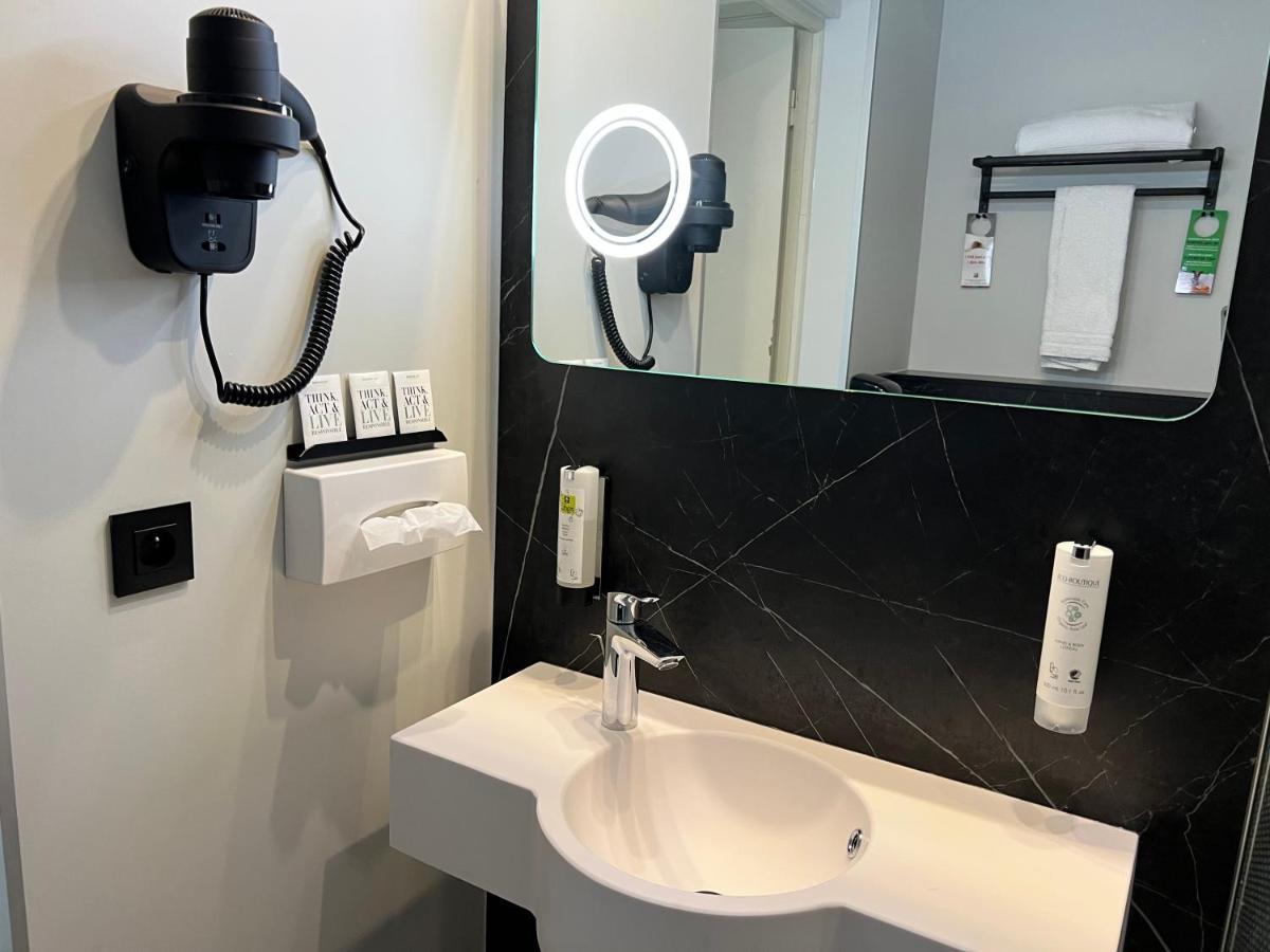 Logis Hotel Restaurant Des Acacias Lille Neuville En Ferrain Невиль-ан-Феррен Экстерьер фото