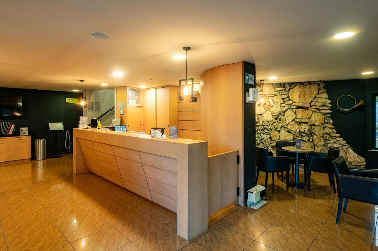 Logis Hotel Restaurant Des Acacias Lille Neuville En Ferrain Невиль-ан-Феррен Экстерьер фото