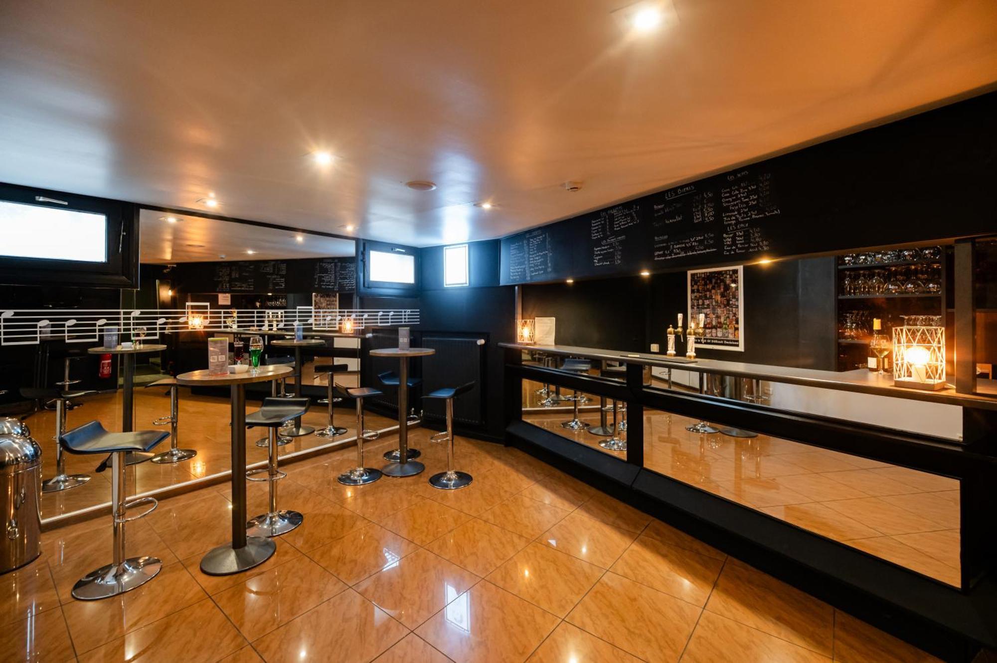 Logis Hotel Restaurant Des Acacias Lille Neuville En Ferrain Невиль-ан-Феррен Экстерьер фото