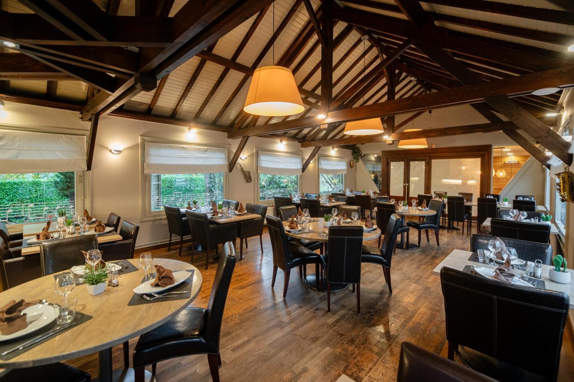Logis Hotel Restaurant Des Acacias Lille Neuville En Ferrain Невиль-ан-Феррен Экстерьер фото