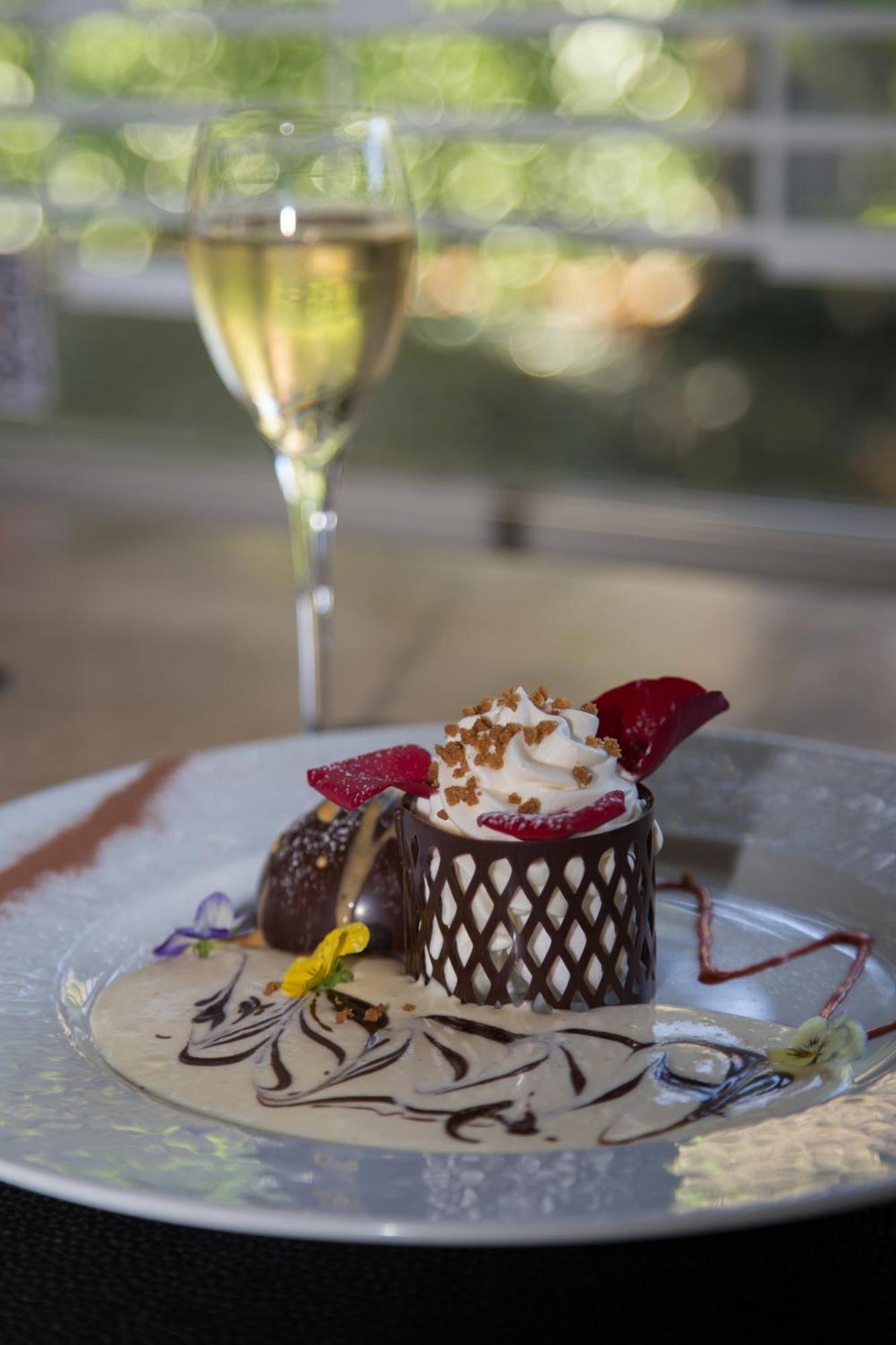 Logis Hotel Restaurant Des Acacias Lille Neuville En Ferrain Невиль-ан-Феррен Экстерьер фото