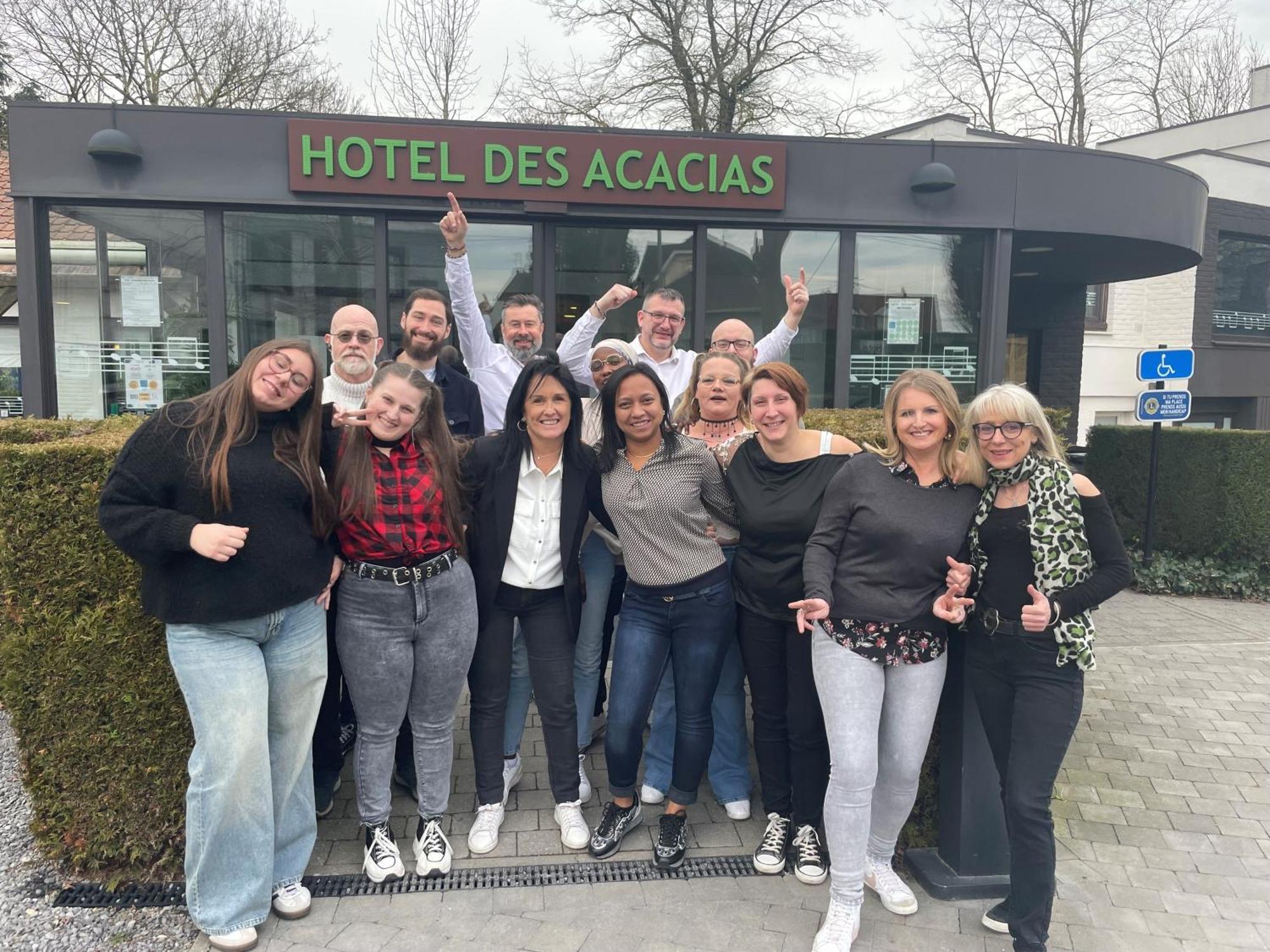 Logis Hotel Restaurant Des Acacias Lille Neuville En Ferrain Невиль-ан-Феррен Экстерьер фото
