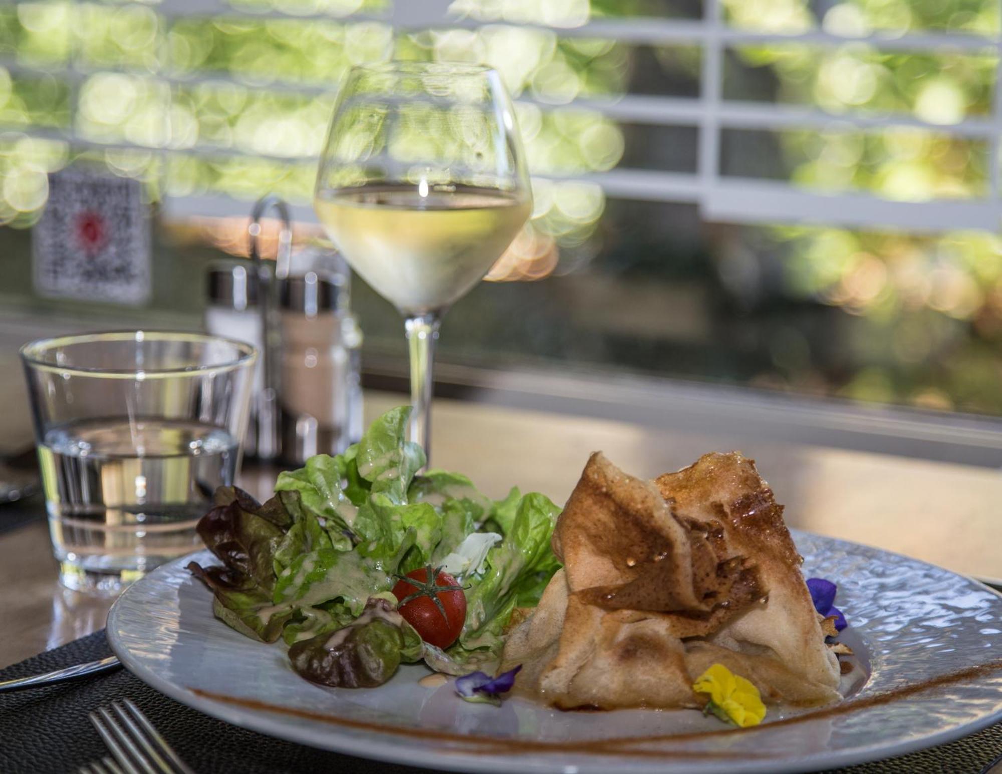 Logis Hotel Restaurant Des Acacias Lille Neuville En Ferrain Невиль-ан-Феррен Экстерьер фото