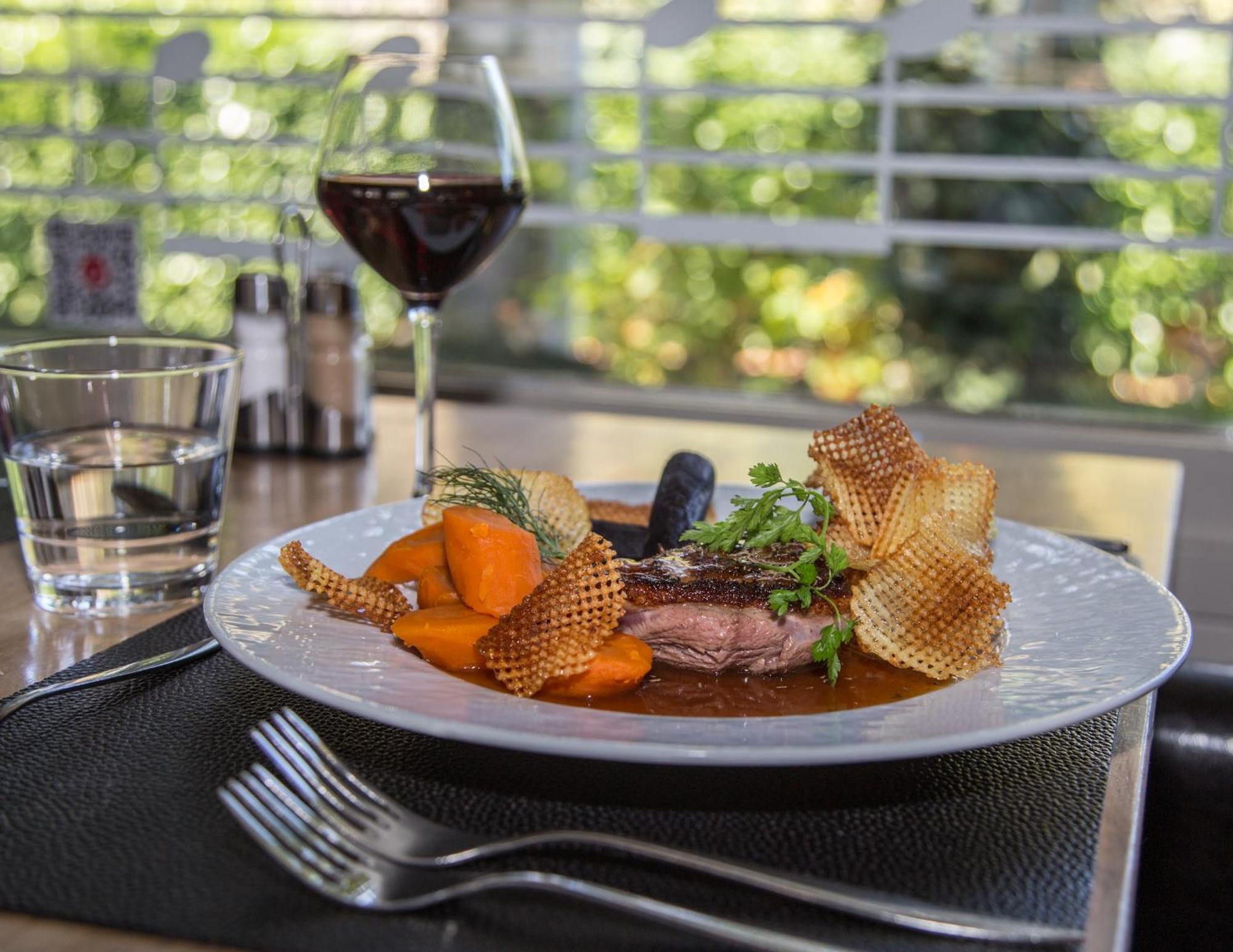 Logis Hotel Restaurant Des Acacias Lille Neuville En Ferrain Невиль-ан-Феррен Экстерьер фото