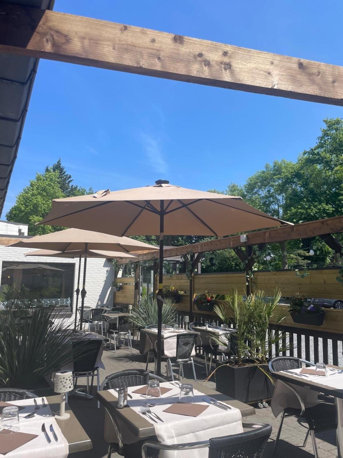 Logis Hotel Restaurant Des Acacias Lille Neuville En Ferrain Невиль-ан-Феррен Экстерьер фото